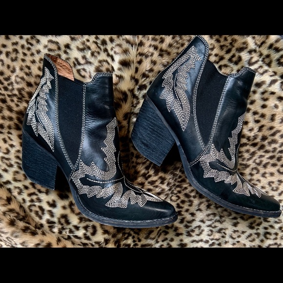 Free People x Jeffrey Campbell Frontier Boots - Picture 6 of 7